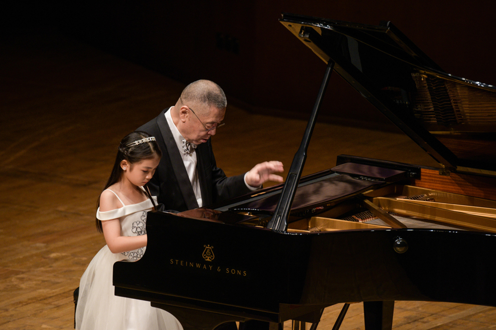 刘诗昆孙颖偕爱徒演出