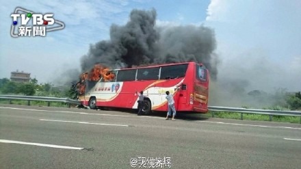 台灣旅遊車起火 24名遼寧旅客無一生還