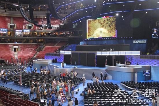 美國民主黨大會開幕前主席突然辭職