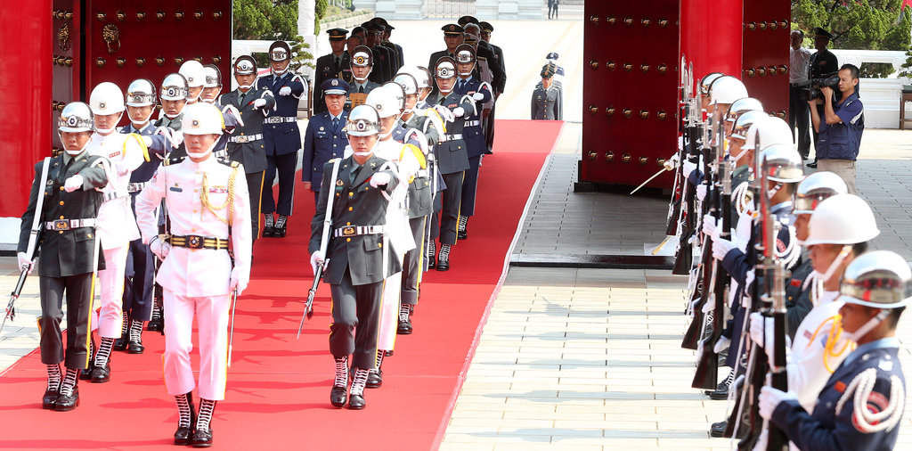 台退役少将：军中留不住人 台军的灾难恐将开始