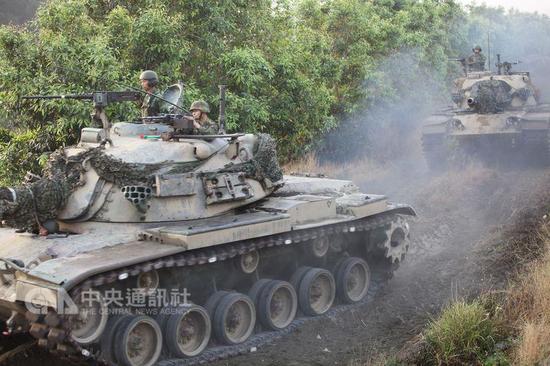 台军战车翻覆致3人死亡军方：两处逃生口受阻