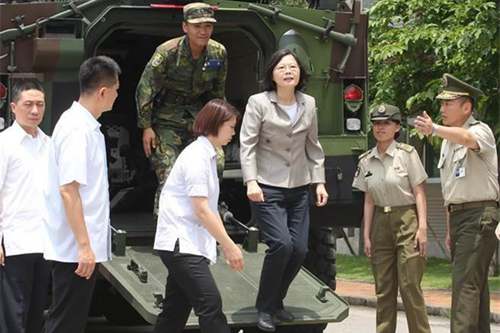 多数台军称遇解放军就逃 不逃就投降