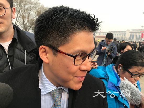 霍啟剛：參軍助港青融入國家 為何不可？