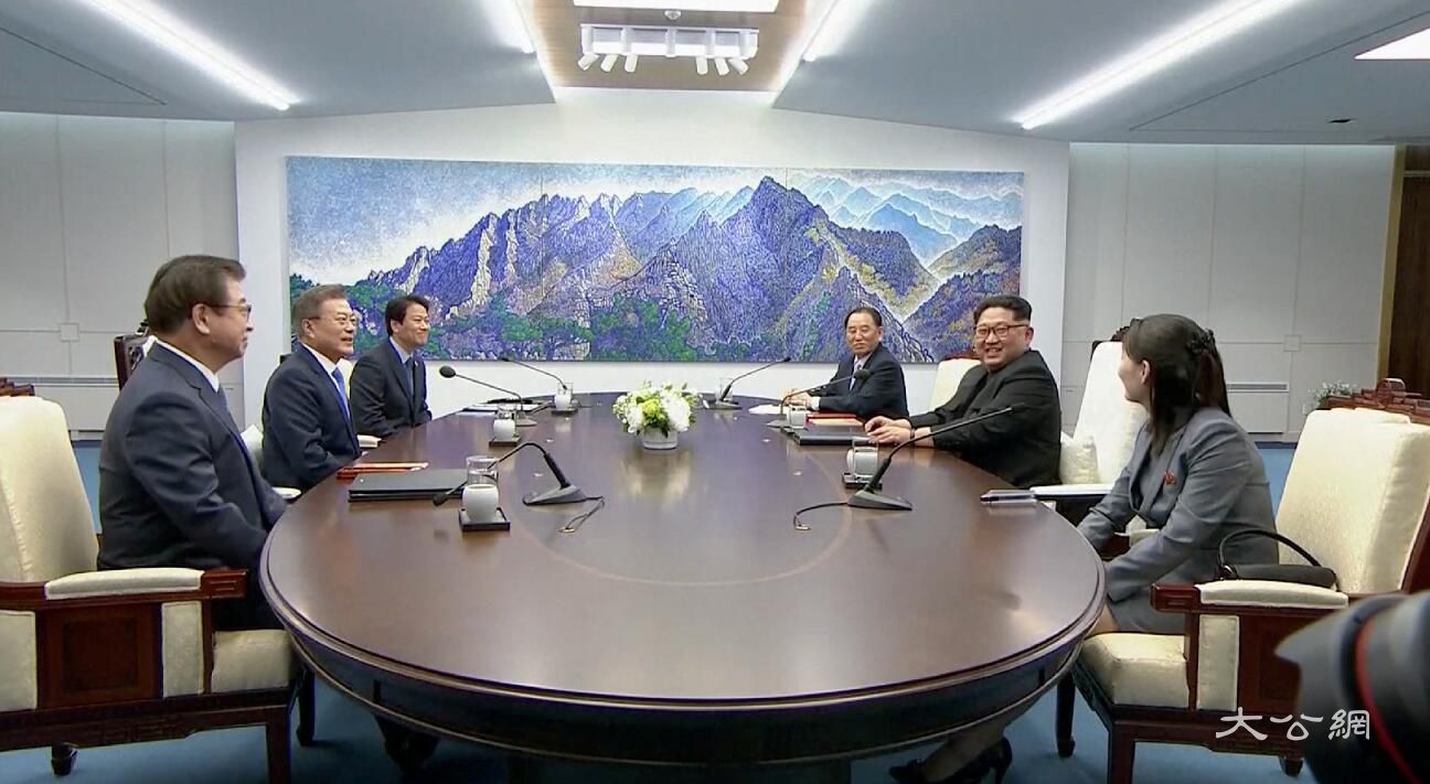 朝韓峰會27日上午正在板門店韓國一側的「和平之家」舉行，朝鮮最高領導人金正恩表示，自己是以發令起跑的心情訪問韓國（電視截圖）