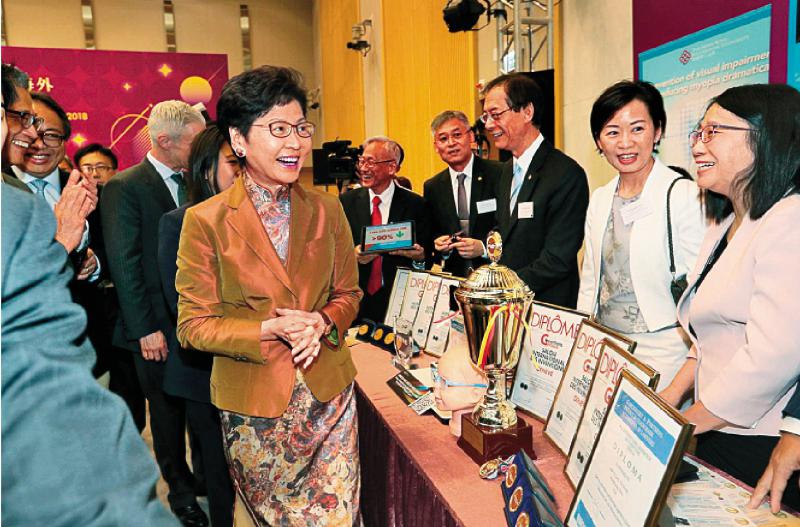 多项发明扬威海外 林郑：证港创科实力