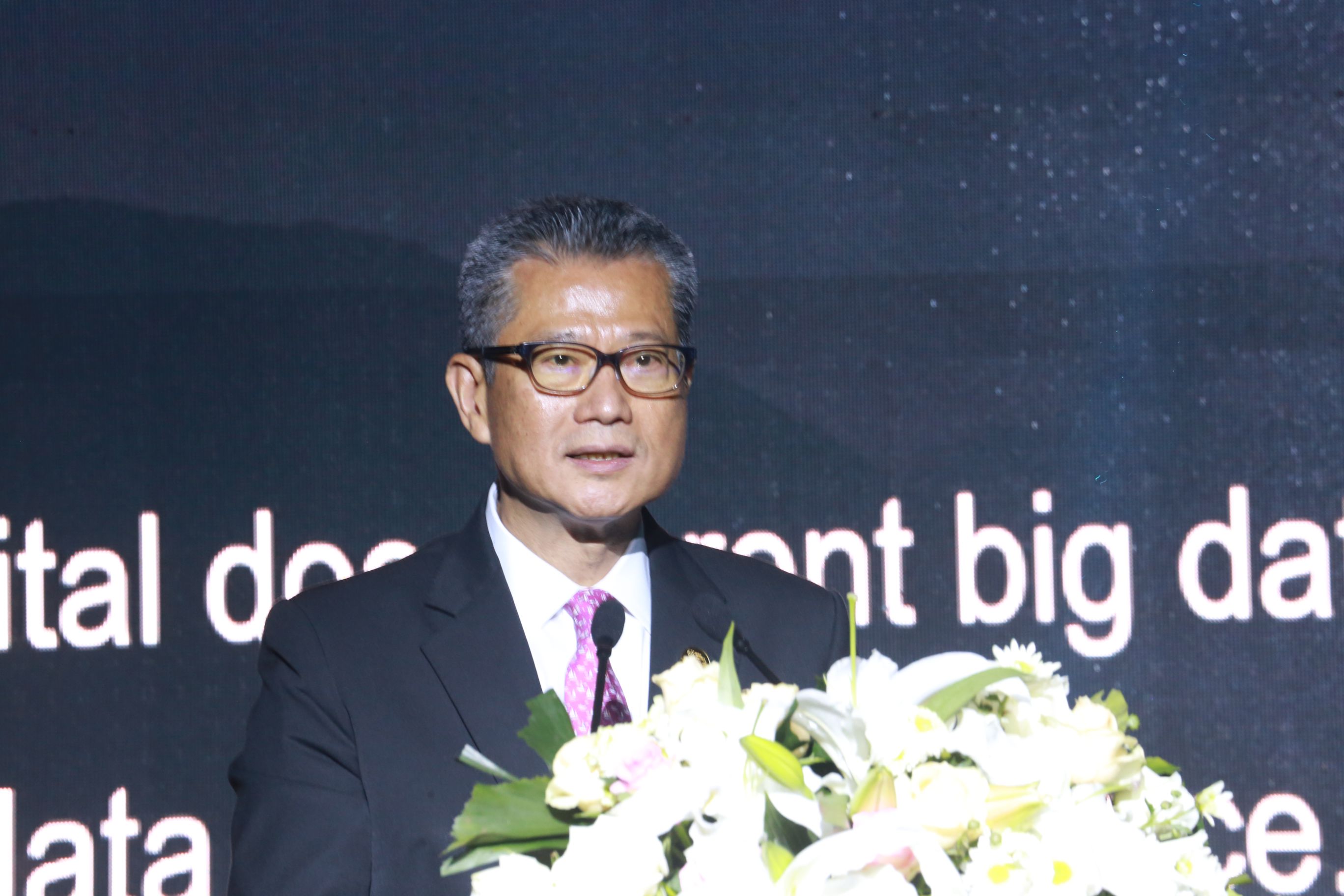 陈茂波：沪港两地经贸合作空间大