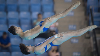 中国混双10米台跳水夺首金