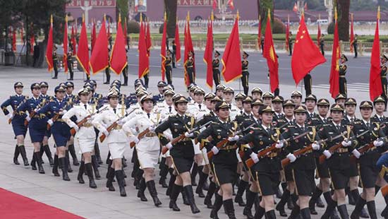 女兵方阵亮相国事访问欢迎式