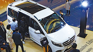 “平治”V系商务车豪气舒适