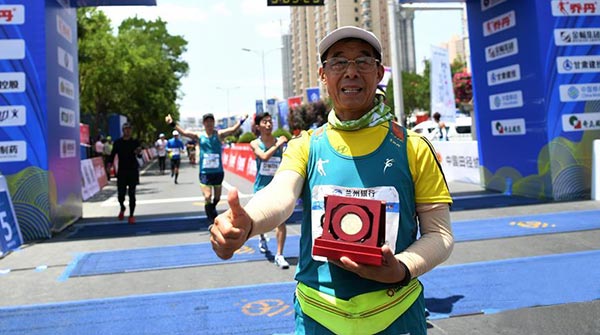 “百马”老人的跑步人生 