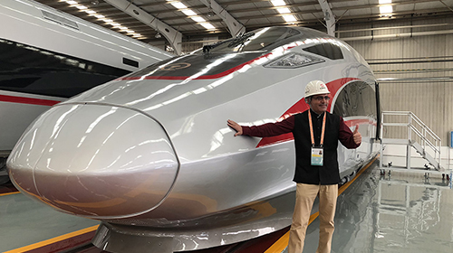 外媒参观中车 为“复兴号”点赞