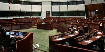 “一地两检”草案预计14日完成三读