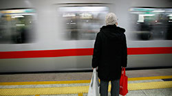 国务院：养老保险基金中央调剂制度7月1日起实施