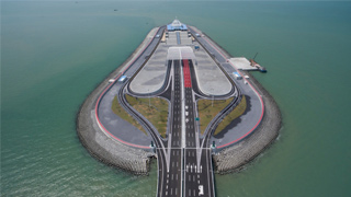 港珠澳大桥香港消防局投入运作 可处理邻近地点意外