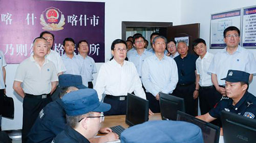 赵克志新疆调研：依法严厉打击暴恐活动坚决毫不手软