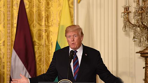 美强硬移民草案未获通过 折中草案延后至今日表决