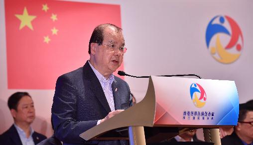 张建宗：港府投入资源扶贫助弱 港贫穷情况持续改善 