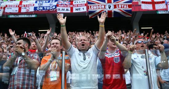 买国家队队服 各国球迷要工作多少小时？