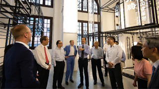 香港行政会议非官守议员参观“大馆”