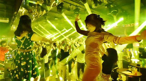 迪厅重新开张度假村活跃 日本“泡沫经济”重现？