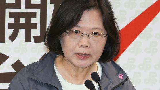 蔡英文讲“冷笑话”救不了民进党