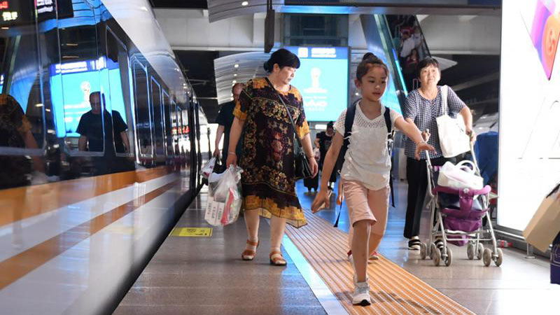 高铁新措：港人可刷回乡证入站 享“无票乘车”便捷