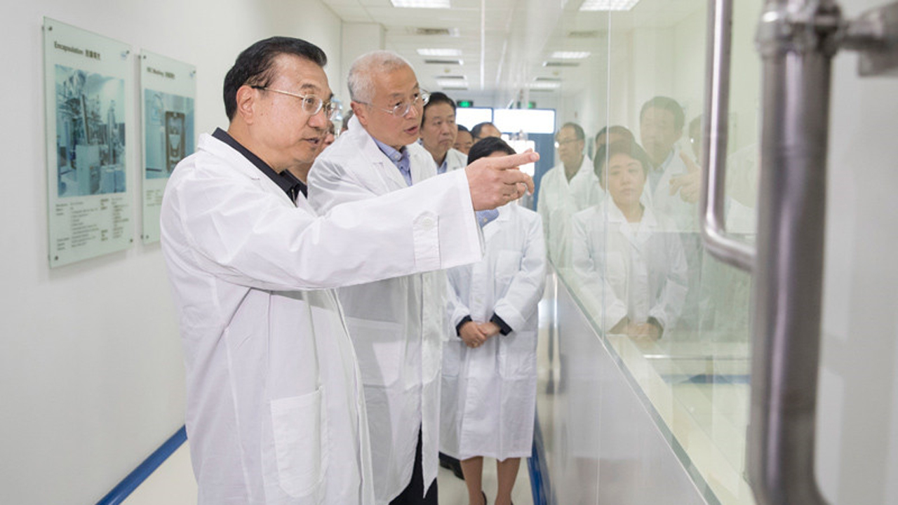 电影《我不是药神》引热议 李克强:尽快让“救命药”降价保供