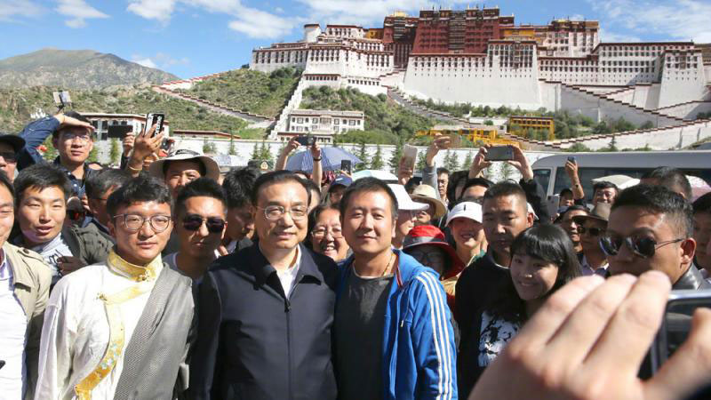 考察大昭寺布达拉宫 ﻿李克强：希望民族团结坚如磐石