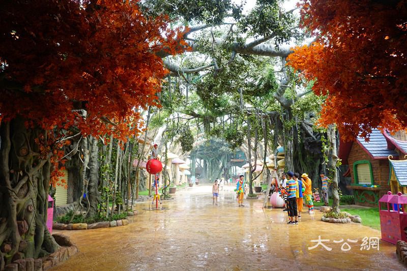 郑州法莉兰举办魔法戏水狂欢节 打造情景体验式主题乐园