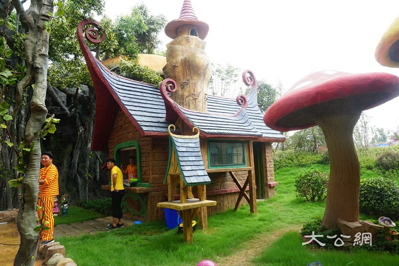 郑州法莉兰举办魔法戏水狂欢节 打造情景体验式主题乐园