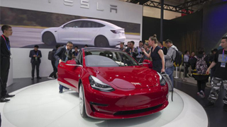 加快沪厂投资 Tesla传高薪挖人