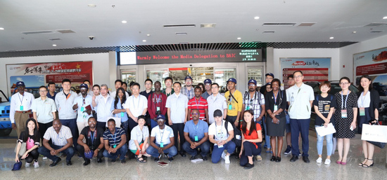 感受北京高端制造 中非峰会中外记者团走进北汽