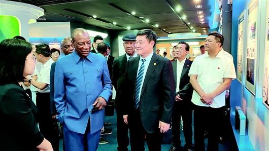 几内亚总统孔戴访湖北 邀鄂企投资