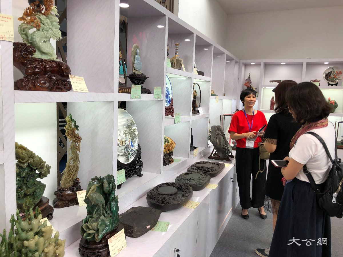 粤港澳大湾区工艺美术联盟揭牌 香港工艺大师玉雕展区亮相