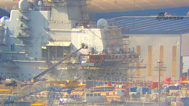 辽宁舰上层建筑疑首次涂刷