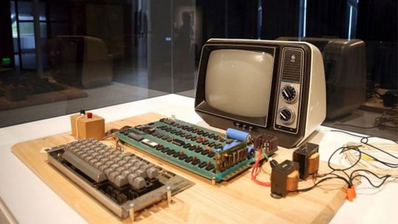 苹果初代电脑Apple Ⅰ拍出37.5万美元