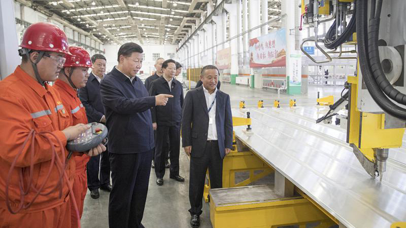 习近平：毫不动摇支持民营经济 为民企优化营商环境