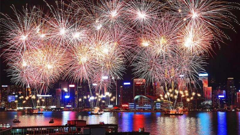 高铁开通带旺维港国庆烟花团 酒店自助餐爆满