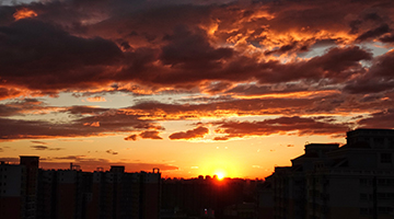 北京朝霞破暝 绚丽的朝霞染遍了京城的天空