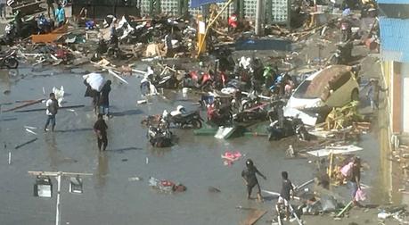 印尼强震海啸已致逾400人遇难 官方称罹难人数或升至数千人