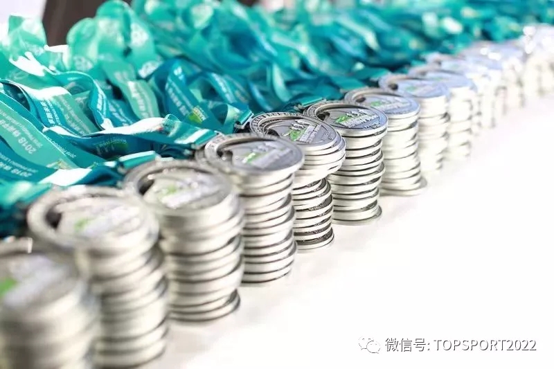 国庆假期，近4000人在北京平谷金海湖奔跑