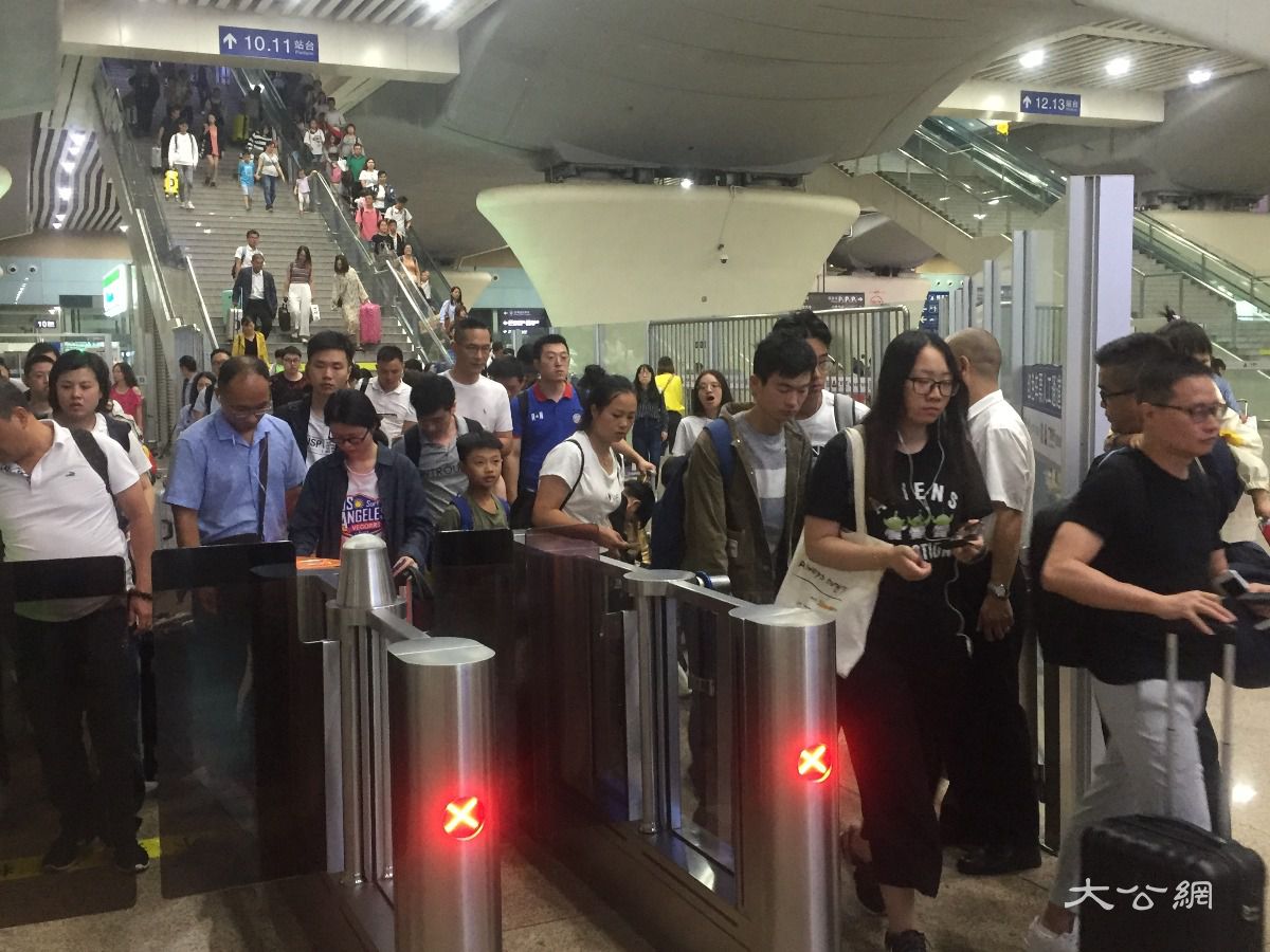 广深港高铁通过黄金周“大考” 10天输客260万 