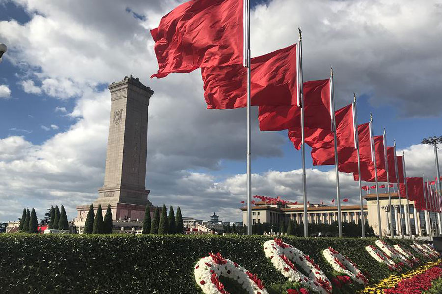 习近平出席烈士纪念日向人民英雄敬献花篮仪式