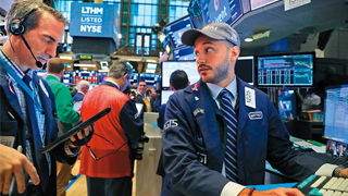 市场称贸易战致美股暴跌 特朗普找美联储为