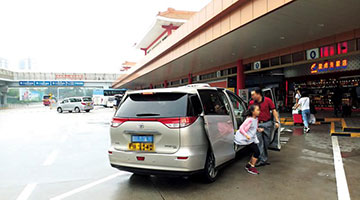 4000跨境白牌车揾乘客较飞 议员倡增配额应付需求
