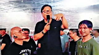 反对派狗咬狗骨 陈健民当众爆粗