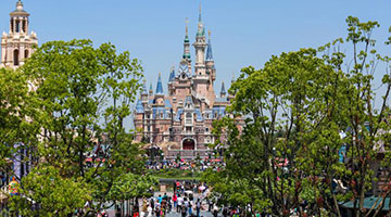 一边是本土品牌难捱一边是外企加码投资 主题乐园上演冰火之战