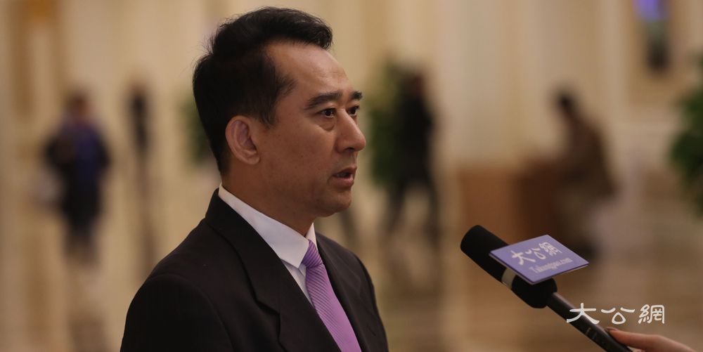 顺义区金融服务办公室主任周继武接受采访