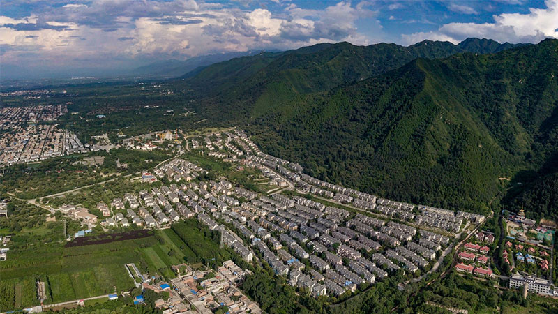 陕西秦岭超大违建别墅：滥用的权力才是最大的违建