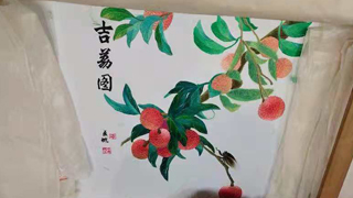 彭麻麻用广州话向街坊问好  赞广绣“漂亮”